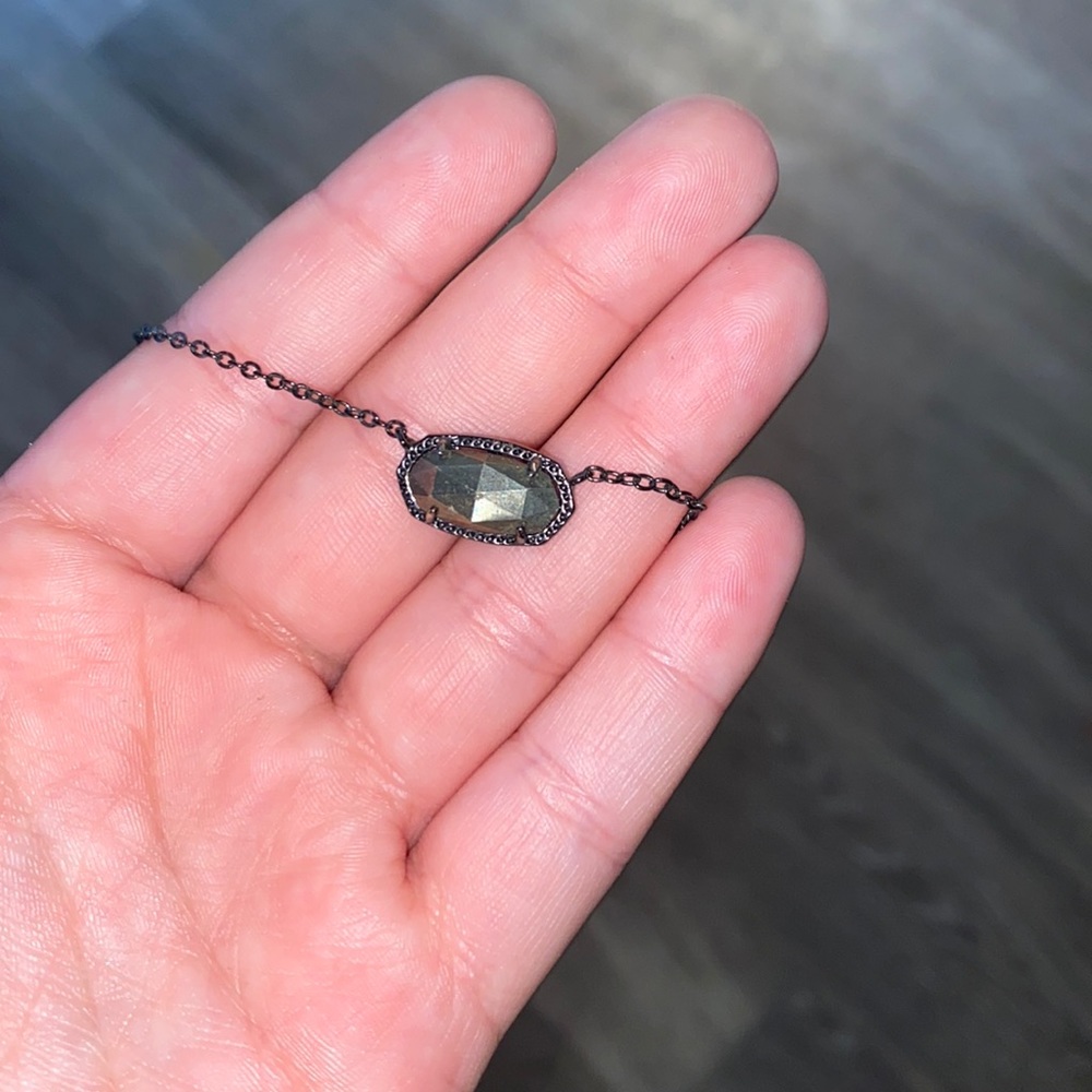 Kendra Scott necklace